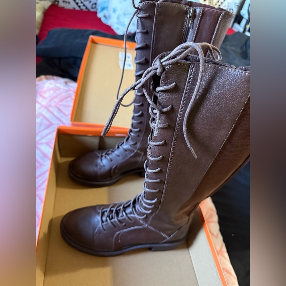 Stylish Brown Lace-Up Boots for Women - Picture 4 of 15